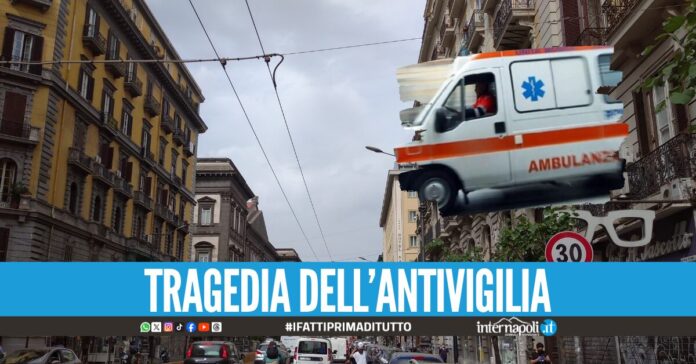 Un altro morto in strada a Napoli, colto da malore durante lo shopping di Natale