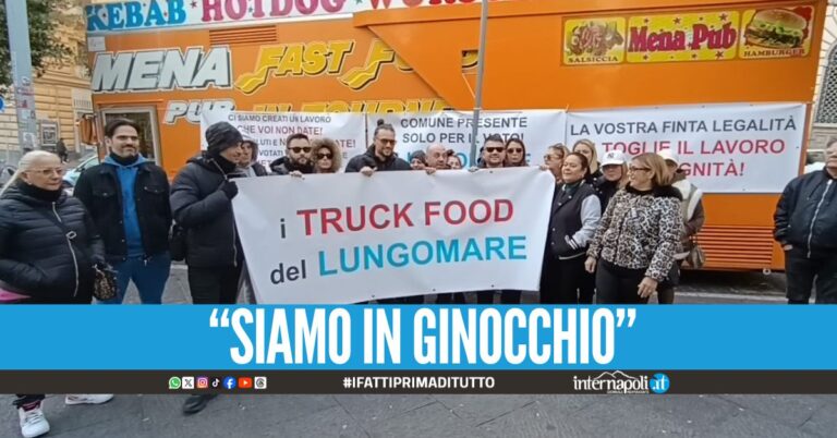 Nuova protesta dei gestori dei Chioschi a Mergellina: "Vogliamo riaprire"