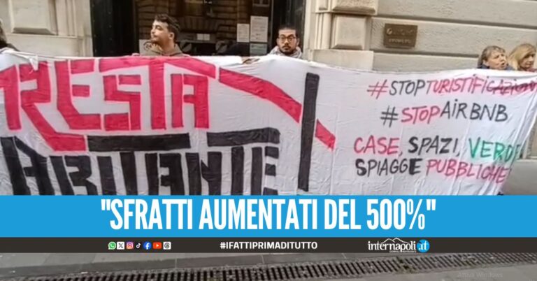 Caro fitti per il boom di turisti a Napoli, protesta davanti al Comune