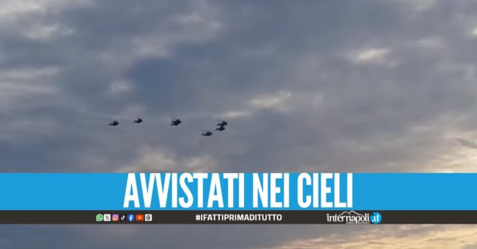 Elicotteri militari in volo da Caserta a Pozzuoli,