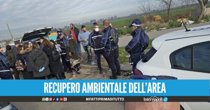 Intervento al campo rom di Giugliano rimozione dei rifiuti e servizi sociali