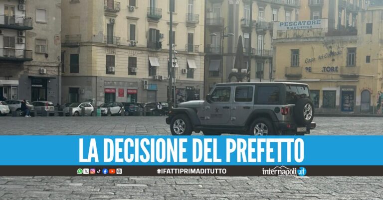 Motorini "pirata" in centro a Napoli, disposta la pattuglia dell'Esercito in piazza Mercato