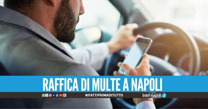 Nuovo Codice Strada, prime multe a Napoli per guida col cellulare e senza casco sul monopattino