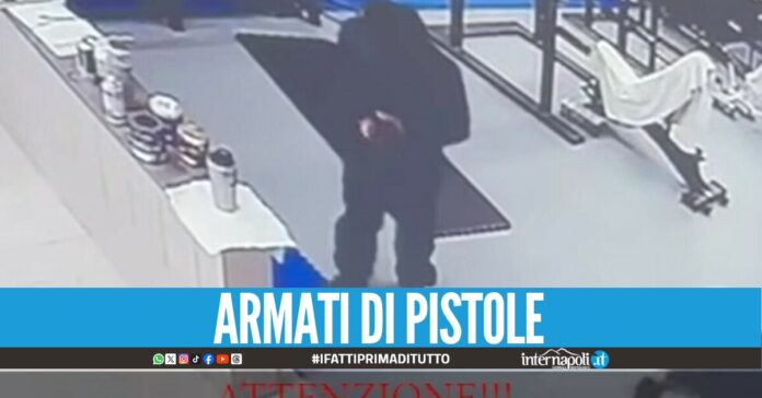 Raid in casa dell'imprenditore napoletano la rapina in stile Arancia Meccanica