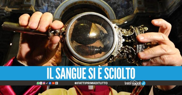 Si ripete il miracolo di San Gennaro, il sangue si è sciolto alle 17.43