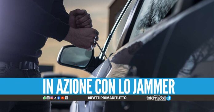 Tenta di rubare un Suv in strada, arrestato ragazzo di Scampia