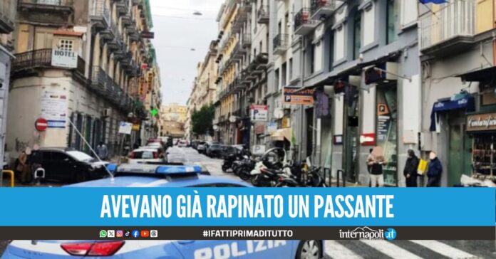 Tentano di rapinare un poliziotto vicino piazza Garibaldi in manette due napoletani