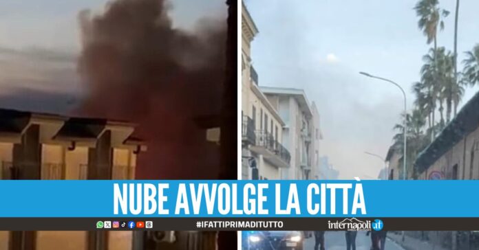 Incendio nella notte a Frattamaggiore, fiamme in un deposito di cosmetici