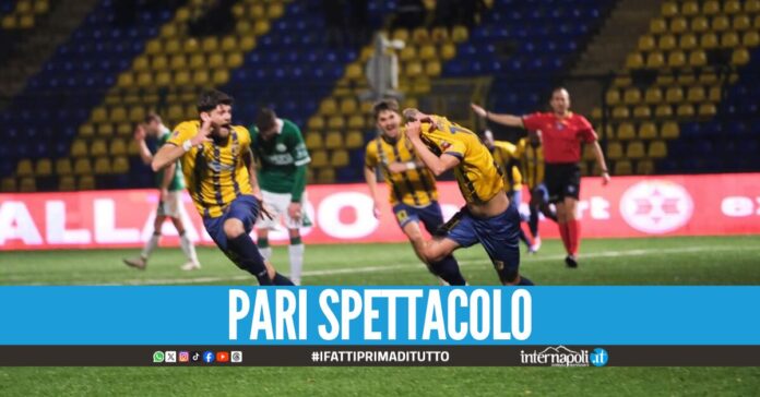 Il Giugliano riacciuffa l'Avellino al 90esimo, il derby del 