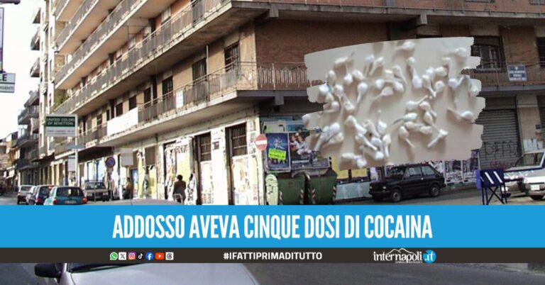 Si nasconde in una tabaccheria per sfuggire alla pattuglia, pusher in manette a Giugliano