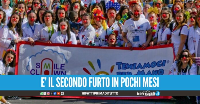 Raid nell'associazione di clownterapia a Gianturco, ladri via con pc e costumi