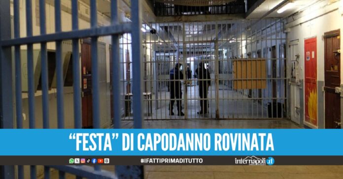 L'hashish per il fidanzato detenuto nascosto nei vestiti, giovane donna scoperta e fermata