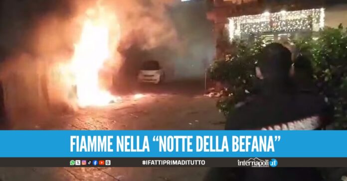 Incendio a Napoli, fiamme distruggono alcuni negozi alla Duchesca: famiglie evacuate