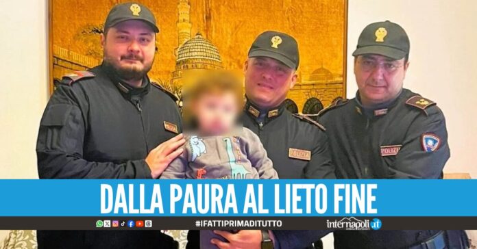 Il figlio ha un malore e il padre scende in strada per chiedere aiuto, salvato da tre agenti a Portici