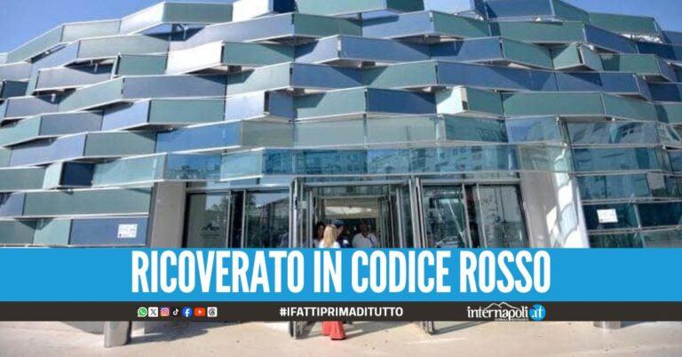 Accoltellato in piazza a Capodanno, corsa all'ospedale del Mare
