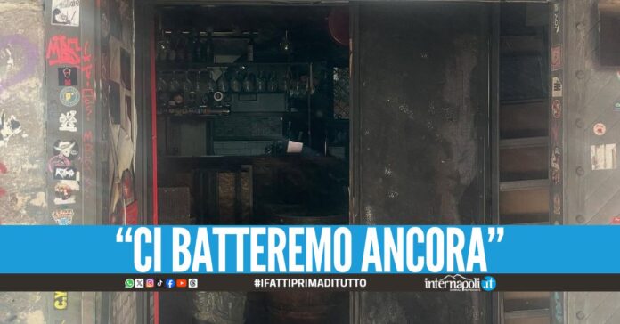 Fiamme nel noto bar a Napoli, gravi danni al locale