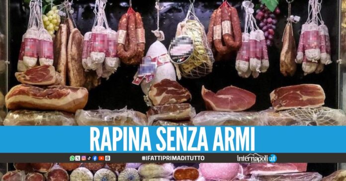 Ruba l'incasso nella salumeria a Casalnuovo, catturato in pochi minuti
