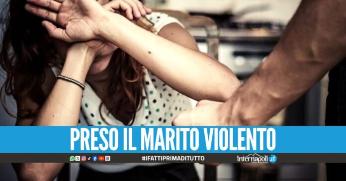 Pugni e schiaffi alla moglie davanti ai figli piccoli, in manette 45enne a Villa Literno