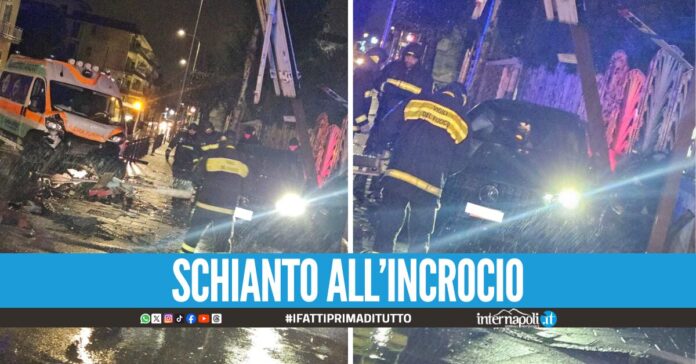 Incidente tra Calvizzano e Mugnano, Mercedes non si ferma allo stop e travolge un'ambulanza