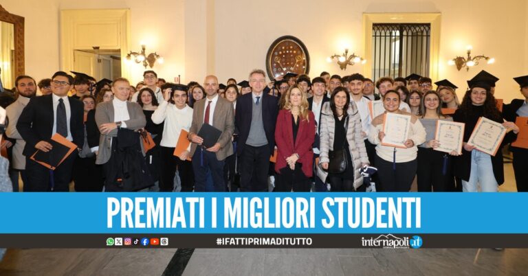 'NapoliCentoeLode', il sindaco Manfredi consegna le borse di studio ai neo diplomati più meritevoli
