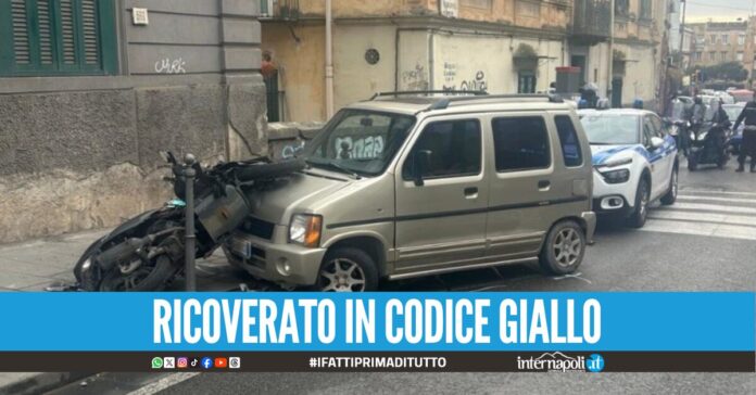 Paura al Corso Vittorio Emanuele, 35enne si schianta con l'auto per un malore