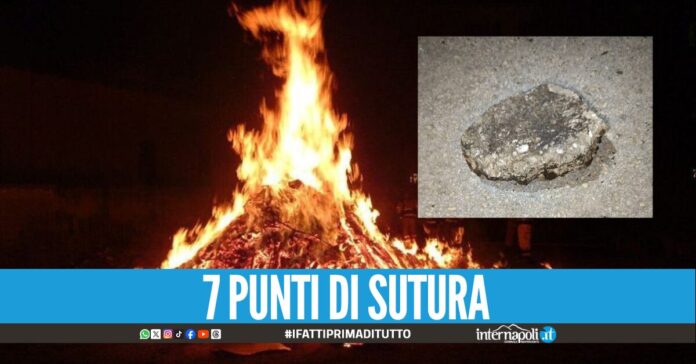 Poliziotta colpita nella sassaiola a Fuorigrotta stava sedando un falò di Sant'Antonio