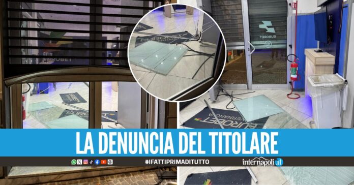 Raid all'Eurobet a Casalnuovo, serranda sfondata e vetri rotti: 