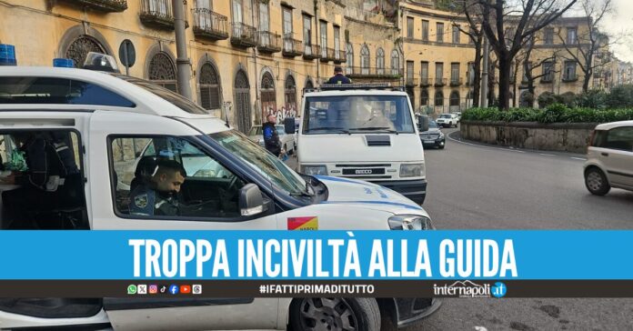 Record di inciviltà alla guida a Napoli 107 violazioni su 194 veicoli controllati