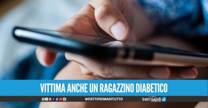 Rubavano telefoni ai bambini presa una coppia di ventenni a piazza Municipio