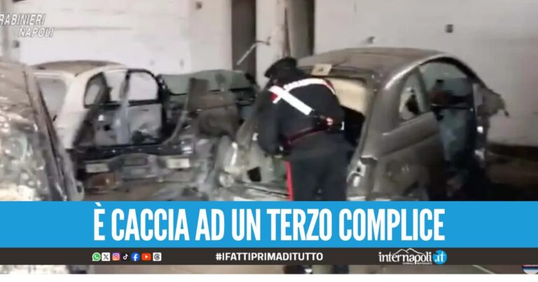 Scoperta a Giugliano un'officina per smontare le auto rubate, 2 arresti
