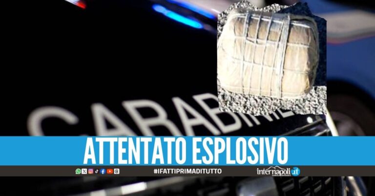 Boato a Sant'Antonio Abate, bomba carta distrugge la porta di una casa