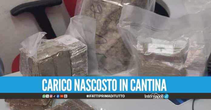 Scovati 5 kg di hashish a Castellammare, blitz nel condominio