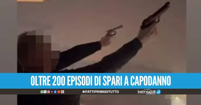 Spari a Capodanno a Napoli e provincia, al vaglio 200 video: anche donne e bambini con pistole