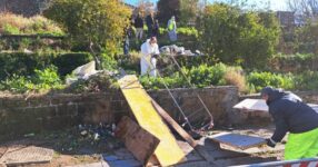 Iniziata la rimozione degli accampamenti realizzati sugli spalti del Maschio Angioino