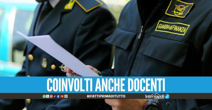 Alteravano i registri per coprire gli studenti assenti, 37 indagati nell'Avellinese