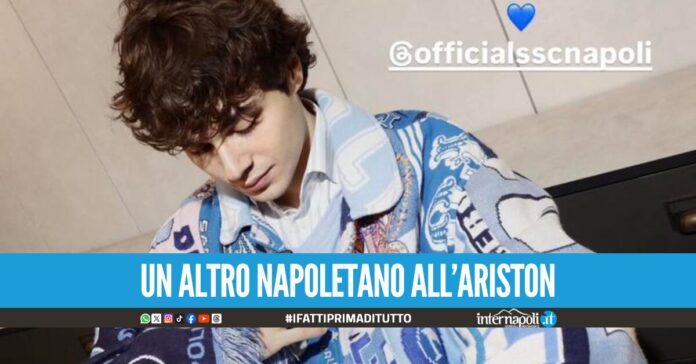 Chi è 'Settembre', il cantante napoletano vestito d'azzurro a Sanremo