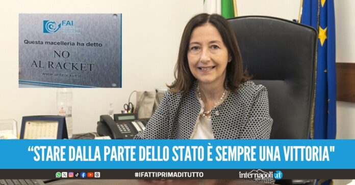 Mariagrazia Nicolò e le targhette 