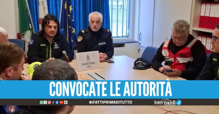 Terremoto ai Campi Flegrei, la forte scossa fa saltare una conduttura idrica a Bacoli