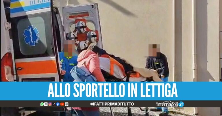 E' allettato ma costretto ad andare in ambulanza alle Poste per avere il Reddito di Inclusione, il caso nel Napoletano