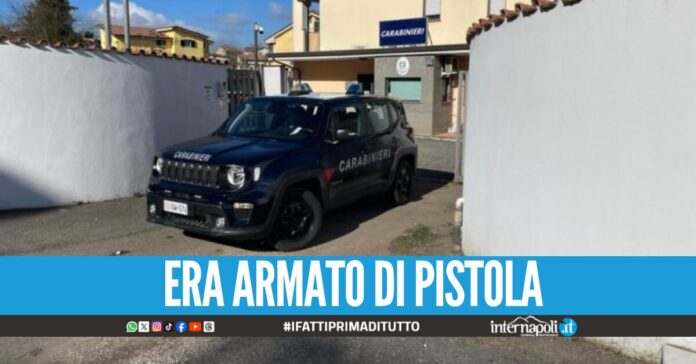 Tenta di disarmare i militari durante la fuga, maresciallo di Napoli interviene e fa arrestare il 39enne