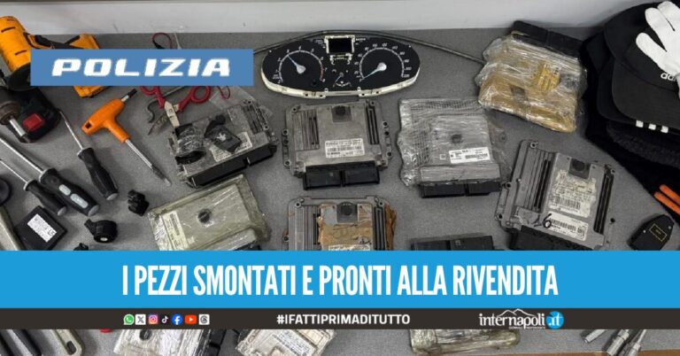 Sorpresi in auto all'Arenella con centraline decodificate e attrezzi per lo scasso, denunciati