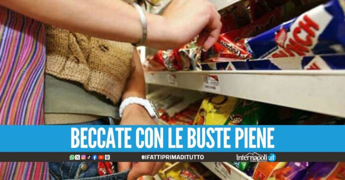Furto nel supermercato a Giugliano, arrestate 2 ragazze. I carabinieri della stazione di Varcaturo hanno arrestato per concorso