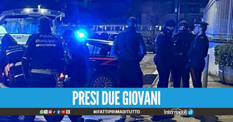 Follia a Napoli, si schiantano contro un’auto per fuggire ai carabinieri