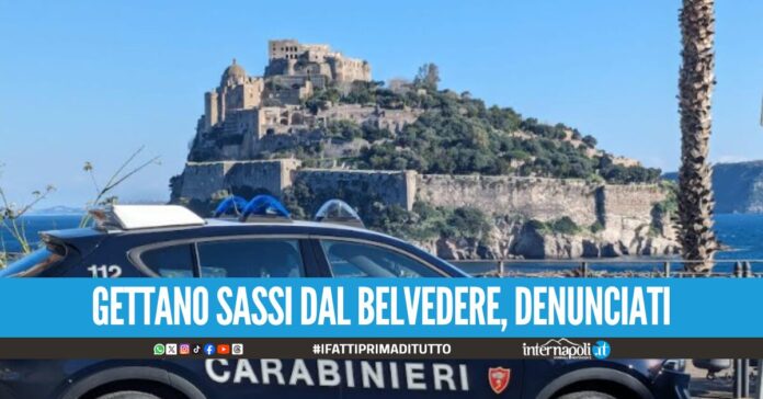Ischia e Procida, denunciati tre minorenni: lanciavano sassi dal belvedere