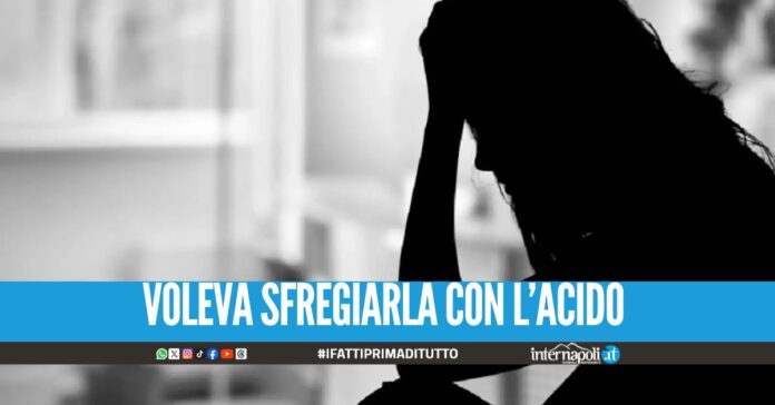 Diffonde i video intimi dell'ex fidanzata, 17enne finisce a Nisida