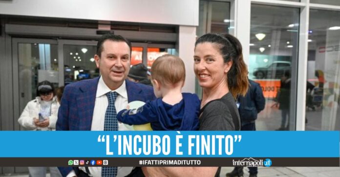 Il piccolo Ethan è atterrato a Napoli, l'emozione della mamma Ora torniamo a casa