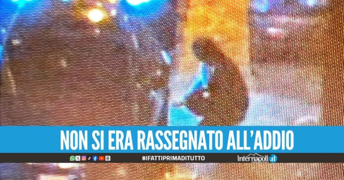 Napoli. Buca le gomme dell'auto dell'ex, lei filma tutto e lo fa arrestare