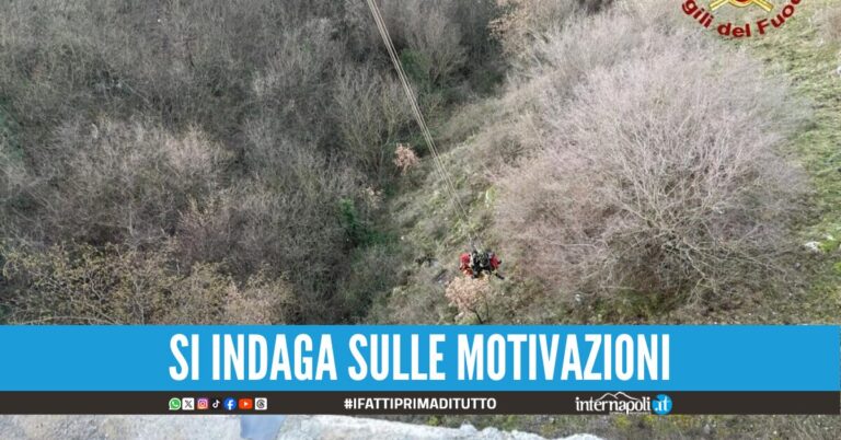 Si lancia dal cavalcavia nell'Avellinese 24enne vivo per miracolo