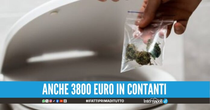 Tenta di disfarsi della droga gettandola nel wc arrestato 29enne a Torre del Greco