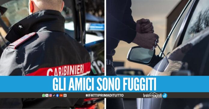 Stanno rubando un'auto, 16enne sorpreso sul fatto a Melito: è caccia ai complici